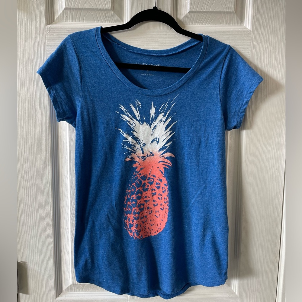 Lucky Brand T-Shirt With A Pineapple Design Size: S